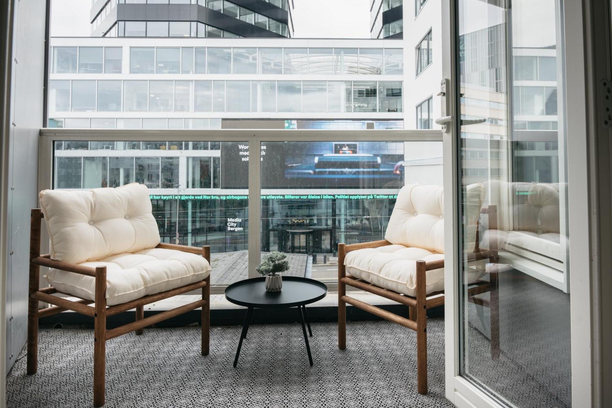 Stay L Urban - Spacious Apartment With Private Terrace Bergen Exterior foto
